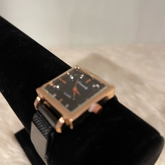 Rinnandy Women Stainless Steel Quartz Movement Designer Watch. Black. - Picture 2 of 9